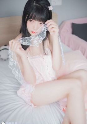 欧美模特走秀穿紧身裤显b沟图片_高清天堂在线